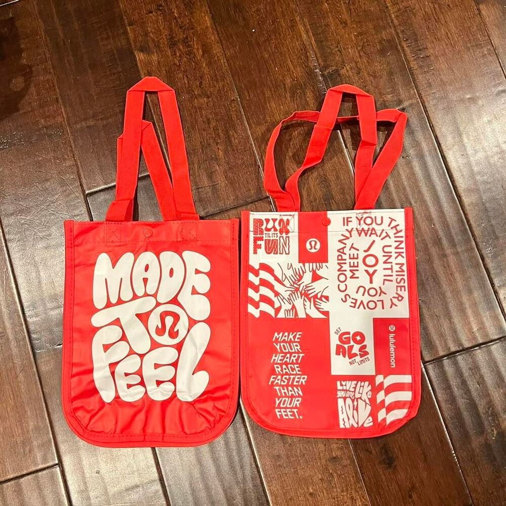 Lululemon Women's Shopping Tote Bags